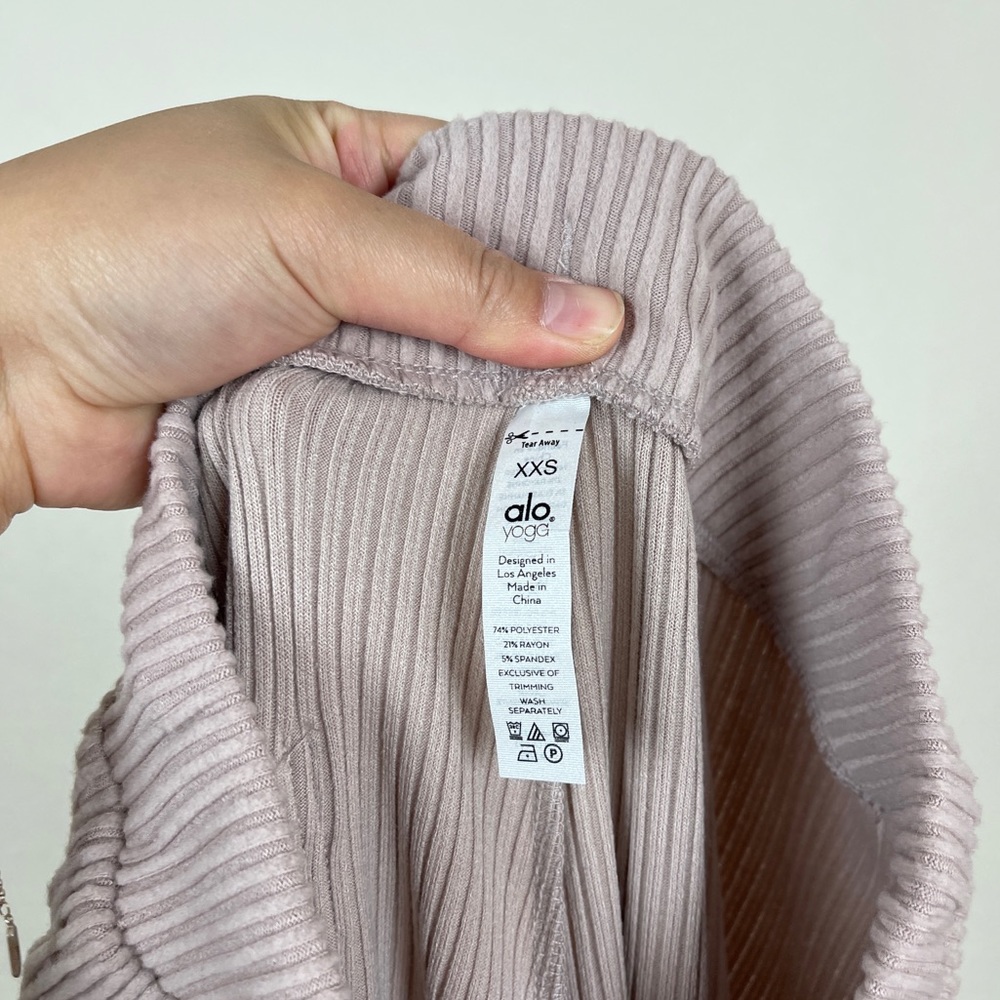 ❌SOLD❌ NWOT Alo Yoga Muse Sweatpant in Dusty Pink - Picture 7 of 8